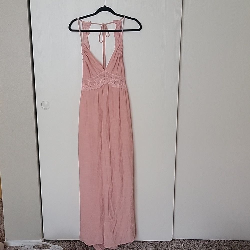 Maxi dress with crochet details